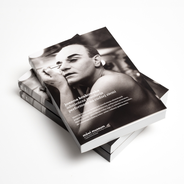 Odmieńcza rewolucja. Performans na cudzej ziemi